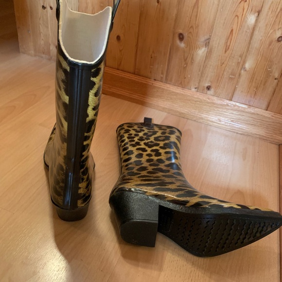 ⭐️SALE⭐️Western-style Rubber Boots in Leopard Print New Never Worn women’s size8 - Picture 3 of 4